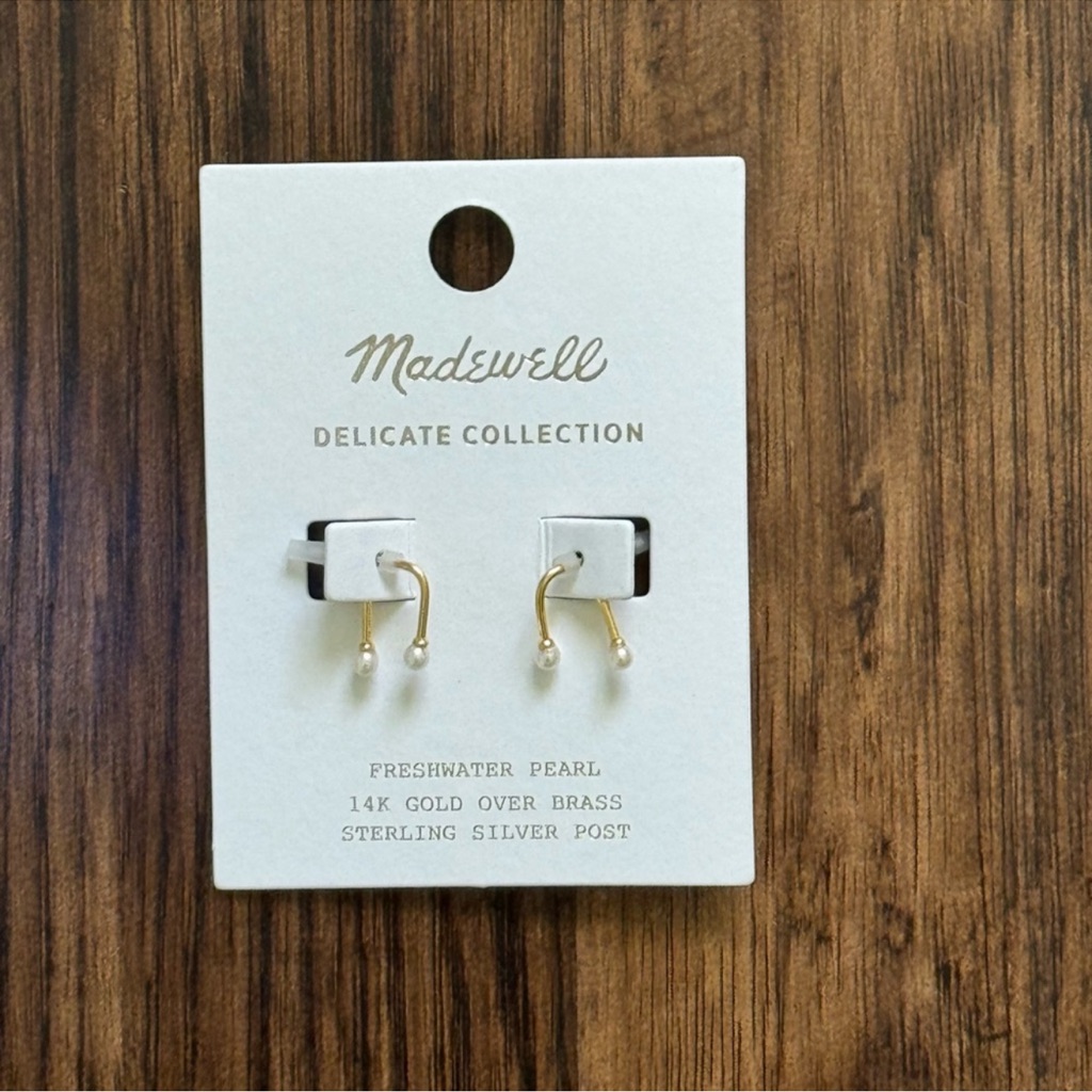 Madewell Demi-Fine Pearl Curved Stud Earring